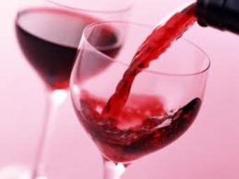 8 Motive pentru a bea un pahar de vin