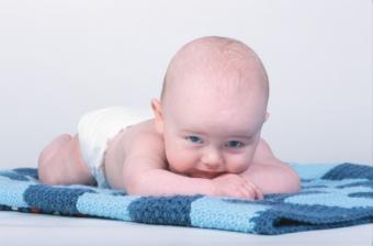 Iritatiile bebelusului cauzate de scutece. Cum le tratam?